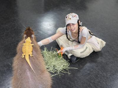 카피바라 밥주는 제니