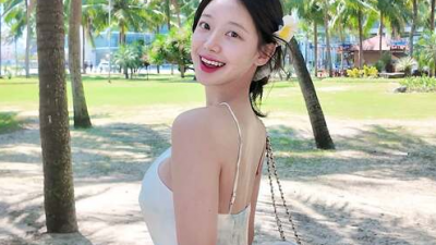 치어리더 우수한 휴양지에서 순백의 여신미 뽐내며 비키니까지 완벽
