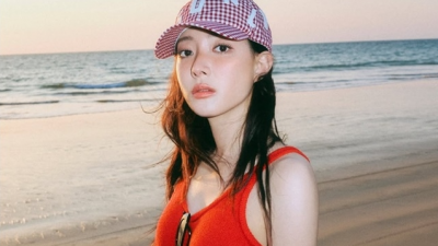 배우 이세영이 해 질 무렵 바닷가에서 담은 감성 가득한 사진으로 시선을 사로잡아