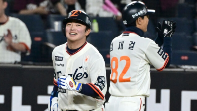 KIA 김태군 기습견제에 당하고 김경문에게 문책성 교체…하루만에 결승포 대반전 ‘1위 한화는 되는 집안’
