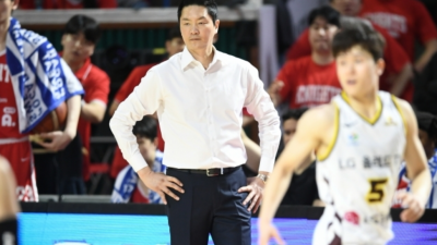 챔프전 1차전 패배보다 더 큰 아쉬움, 전희철 감독 “다들 속상한 건 알겠지만 너무 어둡다”