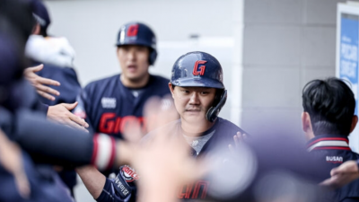 KBO 외인 신입생 6실점 무너졌는데…롯데 2위 탈환 어떻게 가능했나, 김태형 집중력 잃지 않았다, 손호영 좋았어