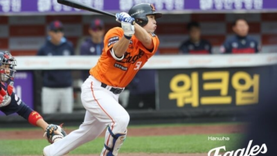 문현빈 끝내기 밀어내기, 정우주 2승…155km 문동주 6실점 난타에도 한화, 롯데에 위닝시리즈