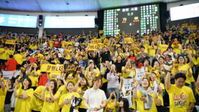 LG 세이커스, 챔프전 홈경기 3·4차전 매진… 팬들의 뜨거운 응원으로 2분 만에 전석 매진 기록