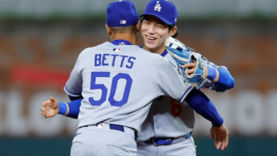 김혜성, 9회 대수비로 MLB 데뷔…28번째 코리안 빅리거의 탄생