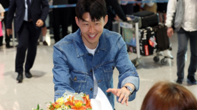 '유로파리그 우승' 손흥민, 시즌 마치고 런던서 귀국