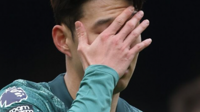 손흥민, 1군 복귀 어려운 상황 지속...의학 전문가가 경고하는 '시즌 아웃' 우려와 32세 손흥민에게 무리한 복귀는 큰 위험