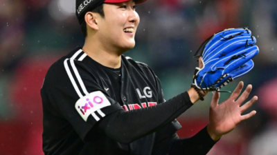 ‘KKKKKKKKKKK’ 타자 압도한 손주영, 비결은 40세 베테랑 조력 “포크볼 배우려고 모든 것을 따라했다”