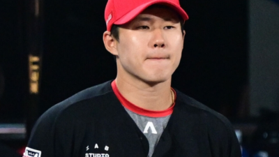황당 실책→문책성 교체→2군행 통보…독해진 꽃감독, 왜 FA 앞둔 외야수에 일침 날렸나 “실수 OK, 그런데 납득이 가야지”
