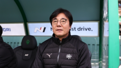 수세 몰렸지만 1점 얻은 황선홍 감독 “무실점한 건 긍정적…보완할 점 많이 나온 경기”