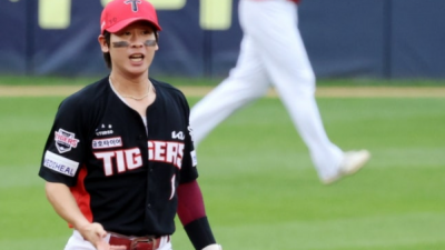 '예비 FA' KIA 유격수 박찬호, 사상 최초 KBO 수비상 3연패 차지할까