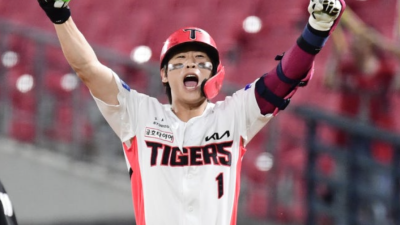 두산, 박찬호에 100억 배팅은 없다? 안재석 중심 유격수 육성 전략