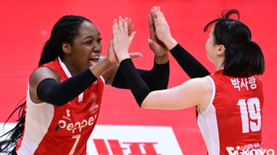 페퍼저축은행, 홈 4전 전승 질주…조이·시마무라 활약으로 흥국생명 제압