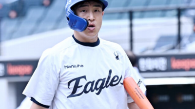 한화 손아섭·노시환, 긴장과 웃음 사이…가을야구 첫걸음부터 케미 폭발
