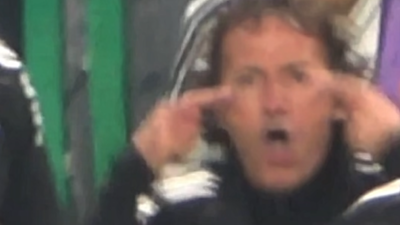 ‘인종차별 논란’ 전북 현대 코치 “눈 찢은 게 아니라 ‘못 봤냐’는 의미였다” 반박