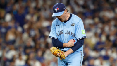 ‘FA 포기’ 셰인 비버, 토론토 잔류…231억 선수 옵션 실행