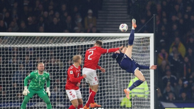 스코틀랜드 본선행 이끈 맥토미니, 호날두보다 높이 뜬 오버헤드킥 ‘전설적 득점’