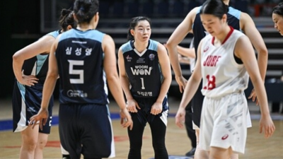 압박수비에 휘말린 우리은행, 일본 대학선발팀에 패배