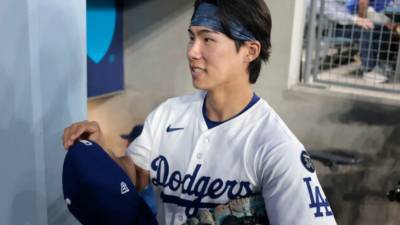 로버츠 결단…NLCS 로스터 축소, 김혜성 생존 경쟁 치열