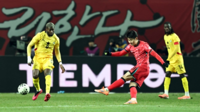 이강인, AFC 올해의 국제 선수상 수상…국대와 PSG서 모두 주인공