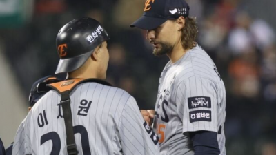 “야수들이 와이스 10승 만들어주자고…사랑합니다” 한화 37세 베테랑 포수의 한 마디가 그의 가슴을 울렸다