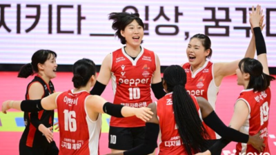 페퍼저축은행 3연승 질주, 창단 최다 타이 기록! 조이·시마무라 활약 빛났다