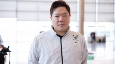 젠지 김정수 감독, 롤드컵 메타 빨리 파악하는 게 최우선…우승컵 들고 오겠다
