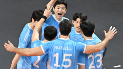 대한항공, 부산 첫 경기에서 OK저축은행 꺾고 3연승…선두 점프