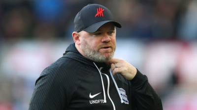 루니 “신경 쓰지 말고 경기에 집중해라”