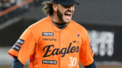 ERA 6점대 투수가 韓에서 3관왕이라니... 폰세 맹활약에 日 열도도 경외심 폭발했다