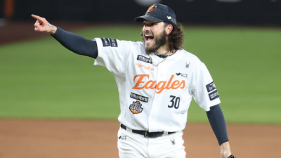 “이러니 폰세가 한화를 떠날 수밖에…” 연봉 10배 상승 현실화, KBO 떠나는 완성형 투수의 변신