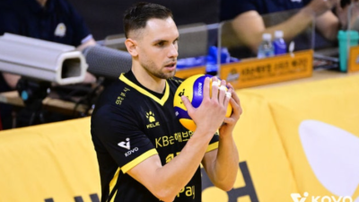 KB손해보험, 풀세트 접전 끝에 현대캐피탈 꺾고 연패 탈출