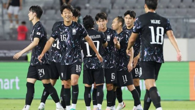홍명보 감독 축구 대표팀, 강상윤과 이호재의 데뷔골로 홍콩 제압하며 동아시안컵 2연승 기록... 15일 일본과의 운명의 한일전 준비