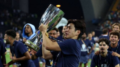 PSG 루이스 엔리케 감독 슈퍼컵에서 맹활약 펼친 이강인의 활약 높게 평가