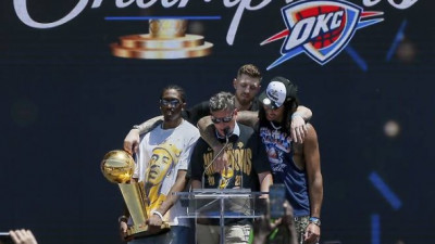 오클라호마시티, 역사적인 NBA 우승 기념 카퍼레이드 50만 시민 모여 뜨거운 축하와 감사의 마음 전해... SGA “이 특별한 순간을 절대 잊지 말아주세요”