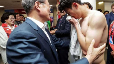 7년전 전 문재인 전 대통령에게 안겨 펑펑 울던 손흥민은 이제 없다 쳐부숴주마 멕시코전 기대